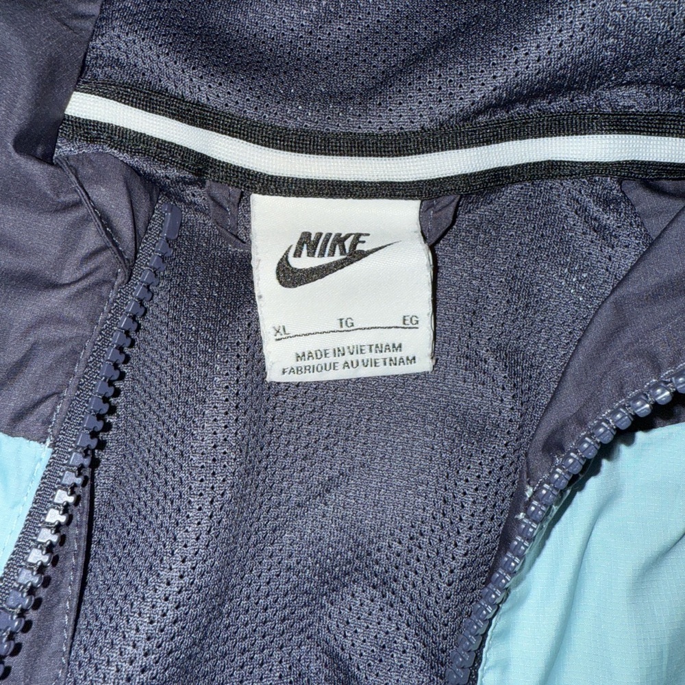 Nike boys XL wind breaker